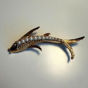 Vintage Napier Signed Textured Gold Tone Faux Pearl Fish Brooch